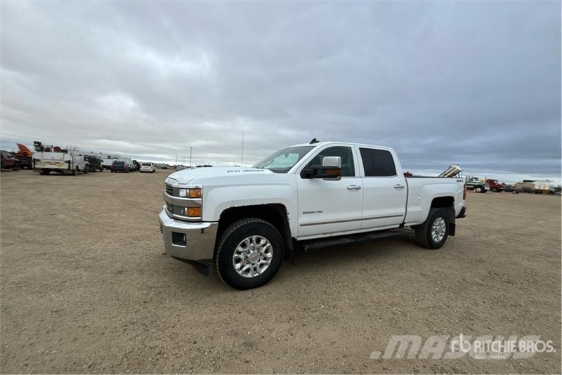 Chevrolet Silverado 2500HD LTZ 4x4 Crew Cab Pickup Andre varebiler