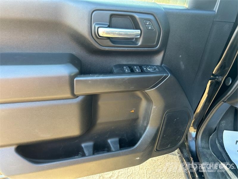 Chevrolet Silverado 2500 4x4 Crew Cab Pickup Otros
