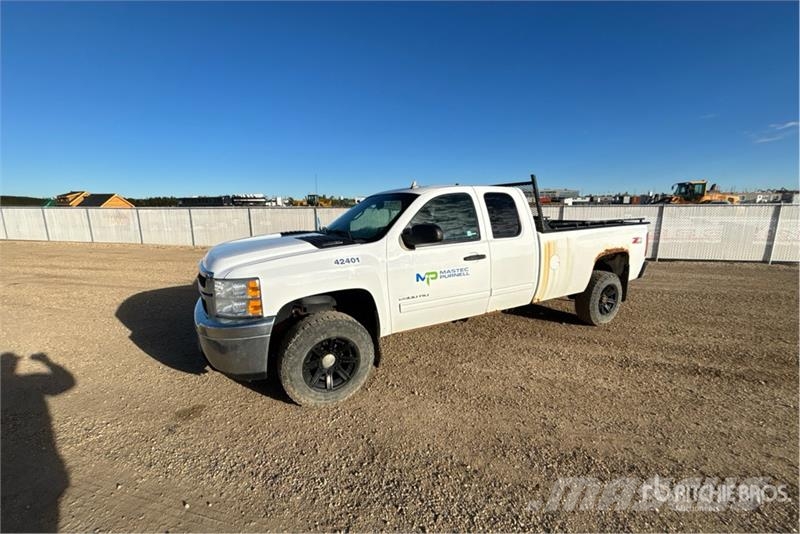 Chevrolet Silverado 2500 LT 4x4 Extended Cab Pickup أخرى