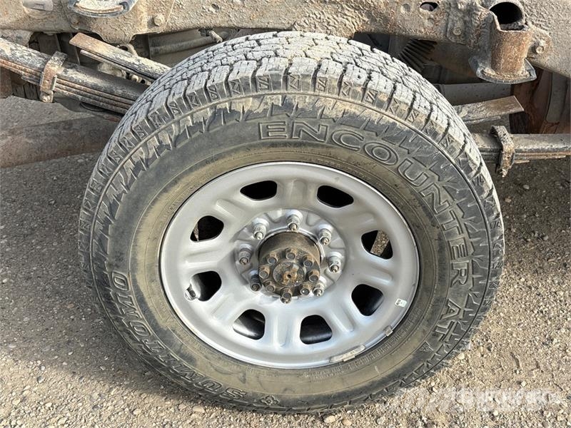 Chevrolet Silverado 3500HD 4x4 Crew Cab Cab and Chassis Cabines