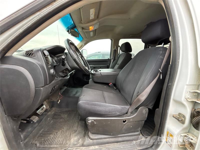 Chevrolet Silverado 3500HD Flatbed/Dropside trucks