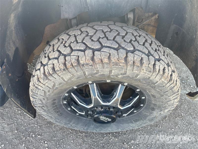 Chevrolet Silverado 3500HD 4x4 Crew Cab Pickup Andere Transporter