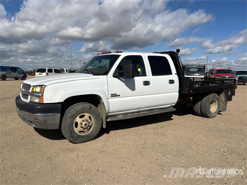 Chevrolet Silverado 3500 LT 4x4 Crew Cab Flatbed Truck Planbiler
