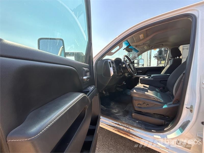 Chevrolet Silverado 3500HD شاحنات مسطحة/مفصلية الجوانب
