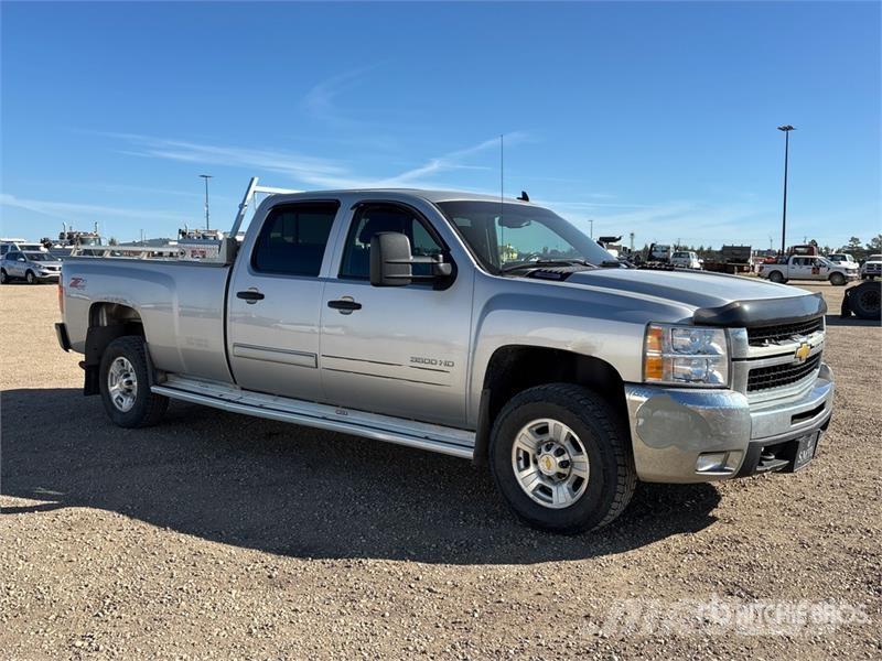 Chevrolet Silverado 3500HD 4x4 Crew Cab Pickup Ostalo