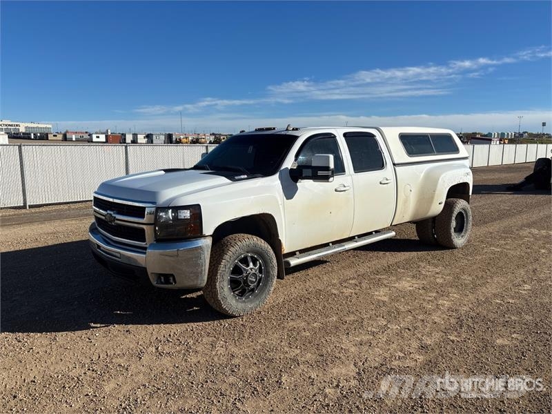 Chevrolet Silverado 3500HD 4x4 Crew Cab Pickup Andre varebiler