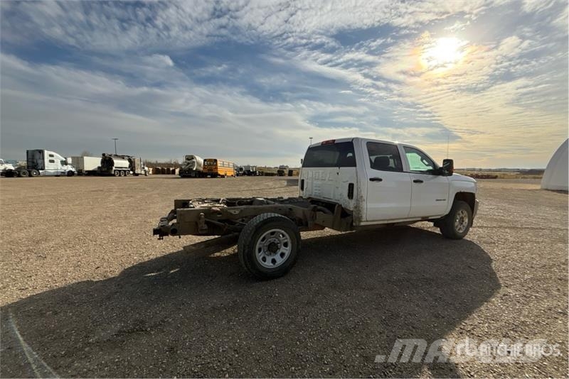 Chevrolet Silverado 3500HD 4x4 Crew Cab Cab and Chassis Cabines