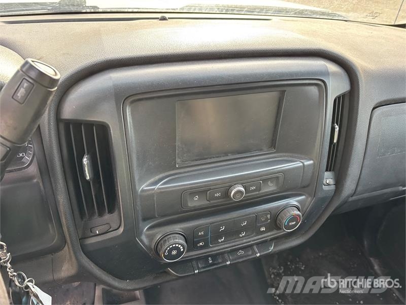 Chevrolet Silverado 3500HD 4x4 Crew Cab Cab and Chassis Cabines