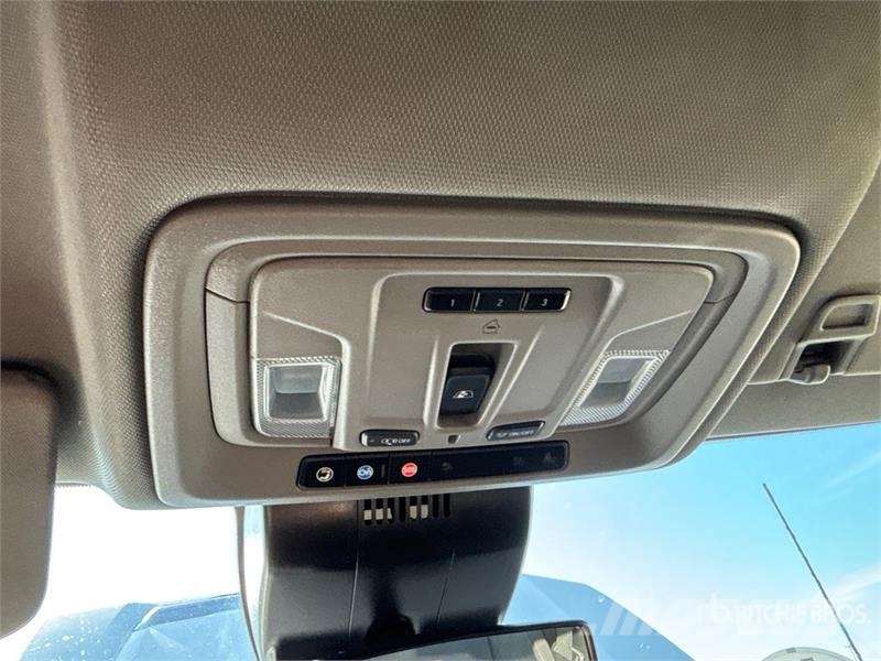 Chevrolet Silverado 3500HD 4x4 Crew Cab Pickup Övriga bilar