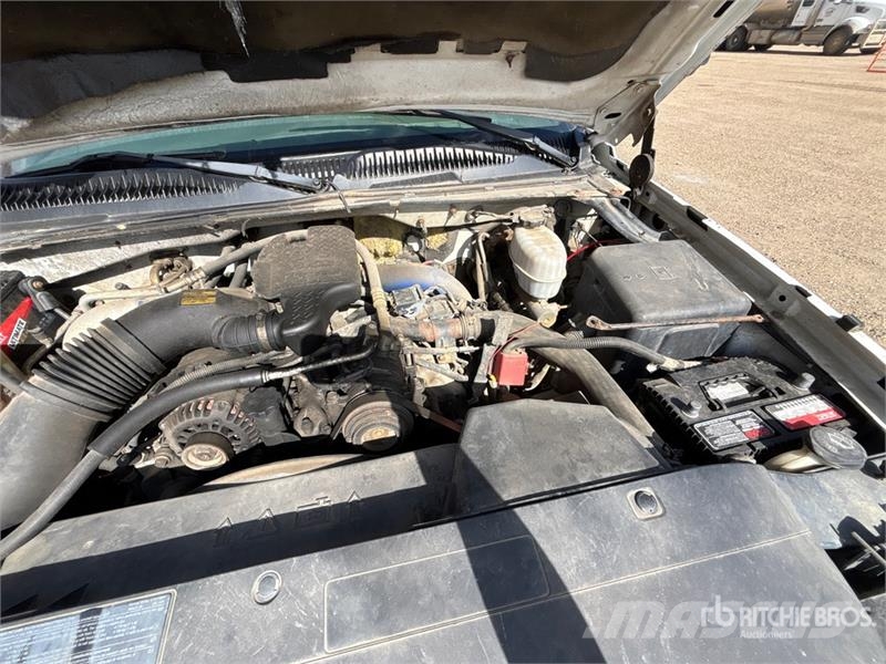 Chevrolet Silverado 3500 LT 4x4 Crew Cab Flatbed Truck Planbiler