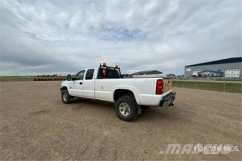Chevrolet Silverado 3500 LT 4x4 Extended Cab Pickup أخرى