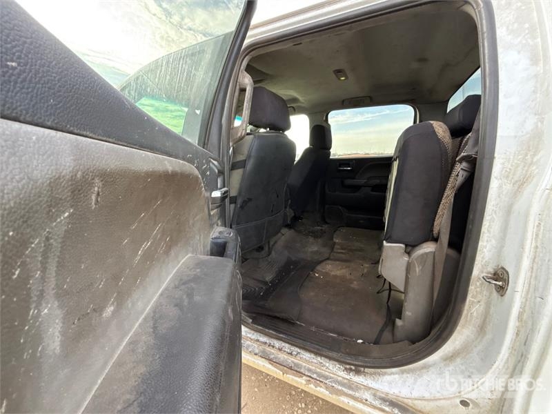 Chevrolet Silverado 3500HD 4x4 Crew Cab Cab and Chassis Cabines