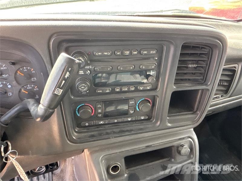 Chevrolet Silverado 3500 LT 4x4 Crew Cab Flatbed Truck Planbiler