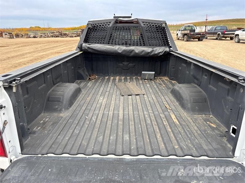 Chevrolet Silverado 3500HD LT 4x4 Crew Cab Pickup Прочие фургоны