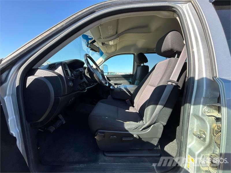 Chevrolet Silverado 3500HD 4x4 Crew Cab Pickup Ostalo