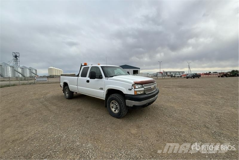 Chevrolet Silverado 3500 LT 4x4 Extended Cab Pickup أخرى