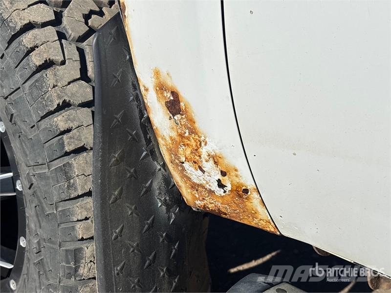 Chevrolet Silverado 3500HD 4x4 Crew Cab Pickup Andere Transporter
