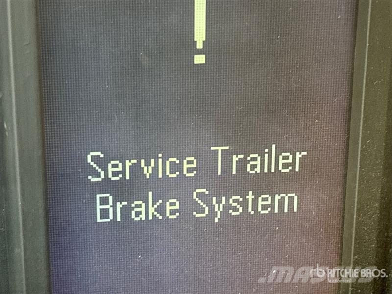 Chevrolet Silverado 3500HD 4x4 Crew Cab Cab and Chassis Cabines