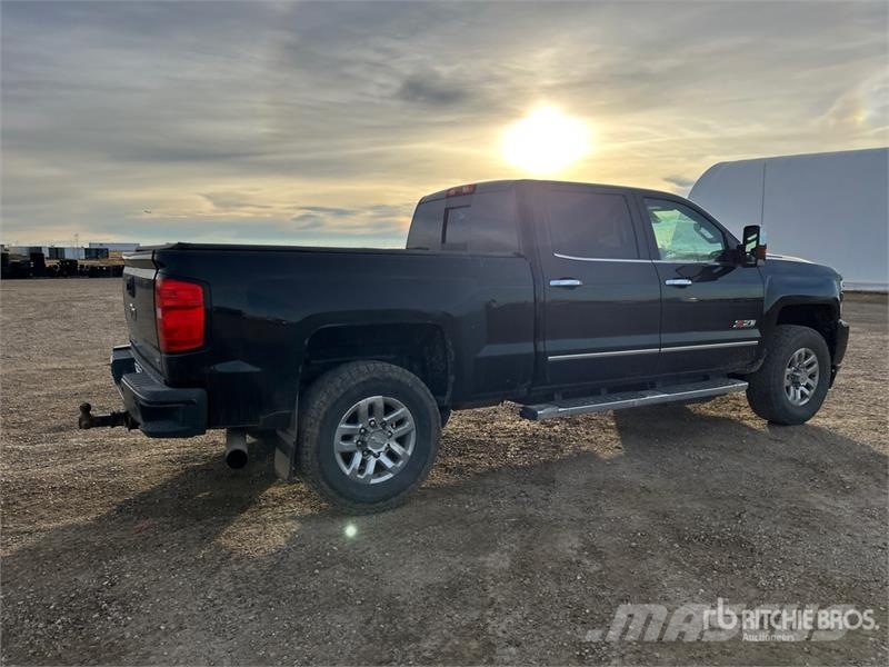 Chevrolet Silverado 3500HD Z71 4x4 Crew Cab Pickup أخرى