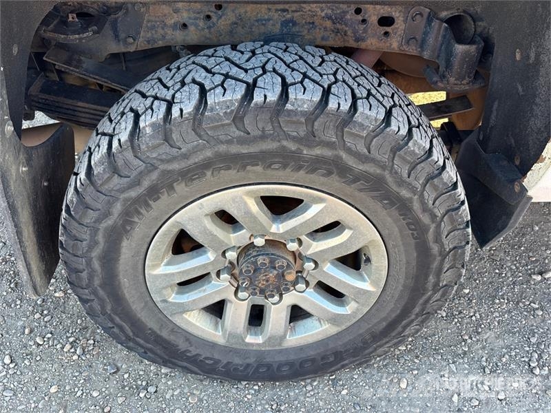 Chevrolet Silverado 3500HD LT 4x4 Crew Cab Pickup Ostalo