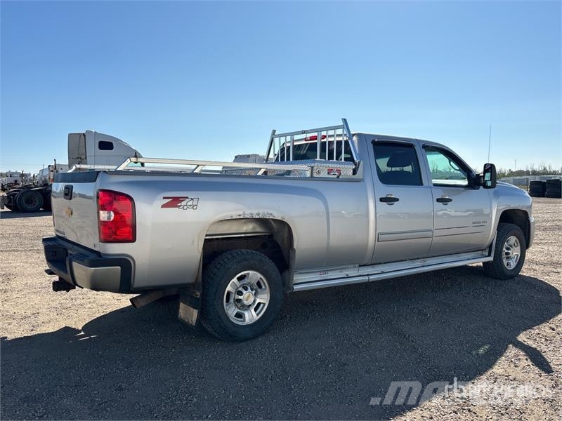 Chevrolet Silverado 3500HD 4x4 Crew Cab Pickup Ostalo