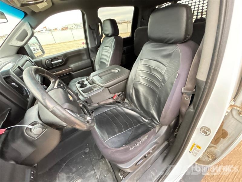 Chevrolet Silverado 3500HD LT 4x4 Crew Cab Pickup Прочие фургоны