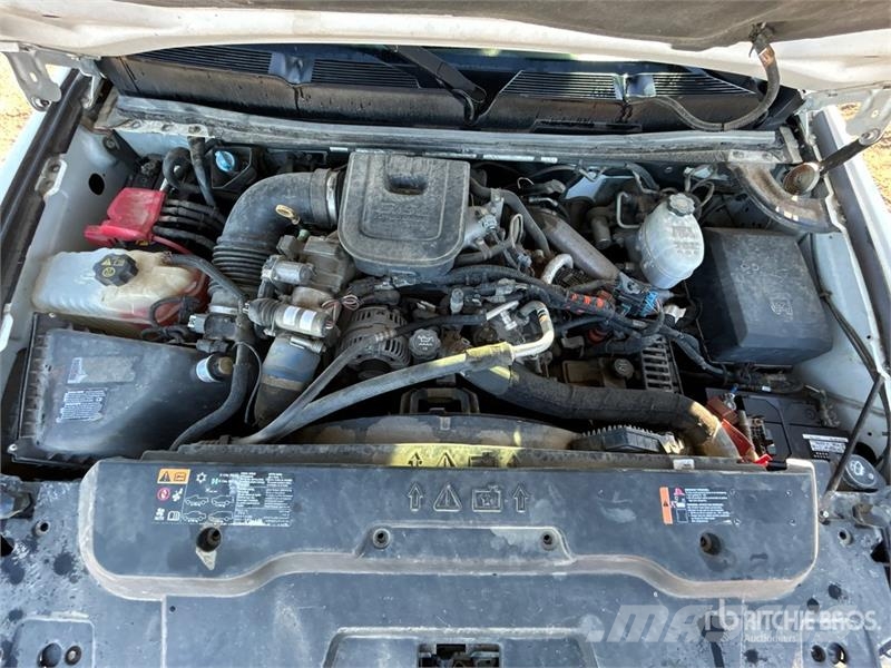 Chevrolet Silverado 3500HD 平板式/側卸式卡車