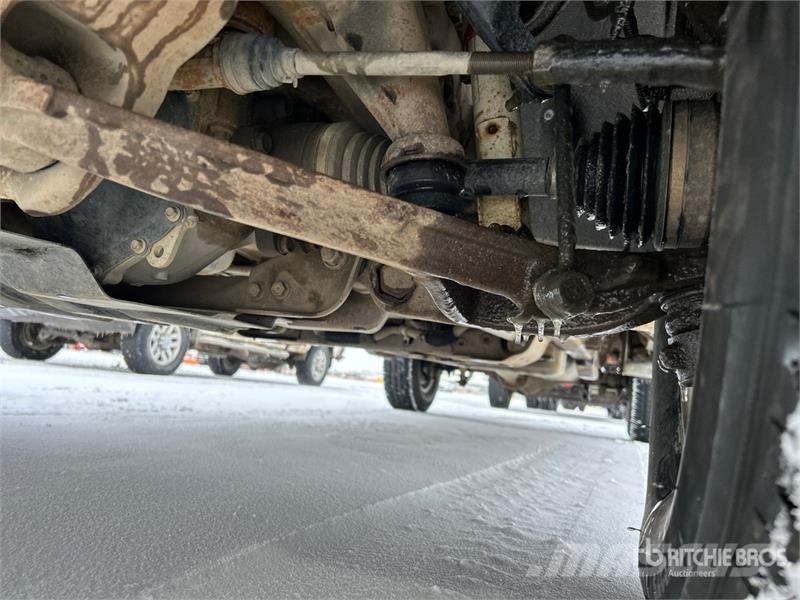 Chevrolet Silverado 3500HD Z71 4x4 Crew Cab Pickup Outro