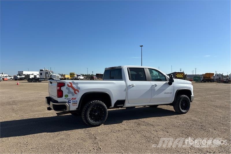 Chevrolet Silverado 3500HD 4x4 Crew Cab Pickup Övriga bilar