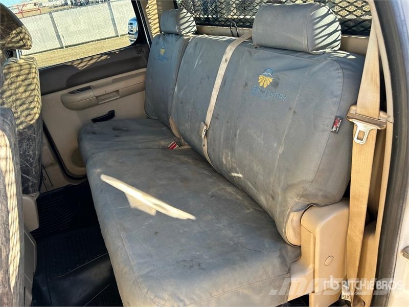 Chevrolet Silverado 3500HD 平板式/側卸式卡車