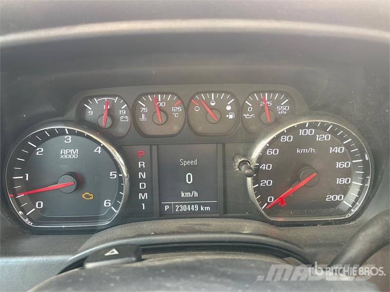 Chevrolet Silverado 3500HD 4x4 Crew Cab Cab and Chassis Cabines