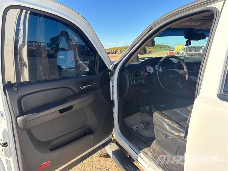 Chevrolet Silverado 3500HD 4x4 Crew Cab Pickup Andere Transporter