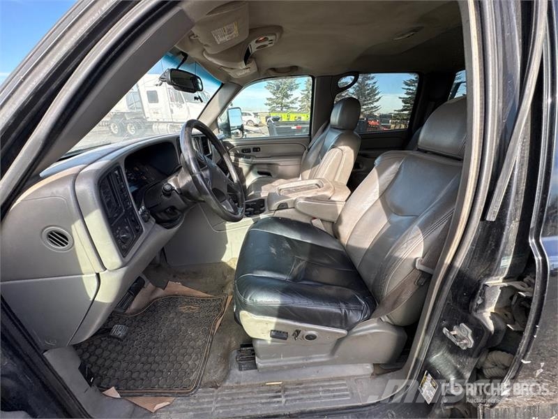 Chevrolet SILVERADO 3500 4x4 Crew Cab Pickup Citi