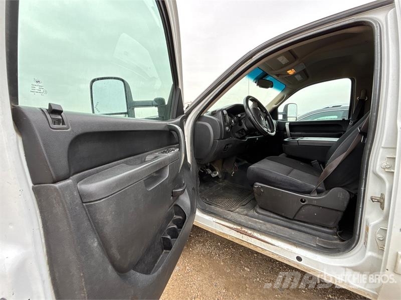 Chevrolet Silverado 3500HD Flatbed/Dropside trucks