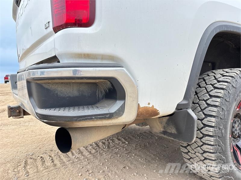 Chevrolet Silverado 3500HD LT 4x4 Crew Cab Pickup Прочие фургоны