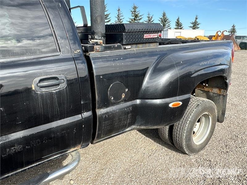 Chevrolet SILVERADO 3500 4x4 Crew Cab Pickup Citi