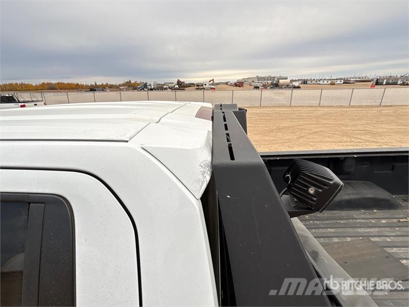 Chevrolet Silverado 3500HD LT 4x4 Crew Cab Pickup Прочие фургоны