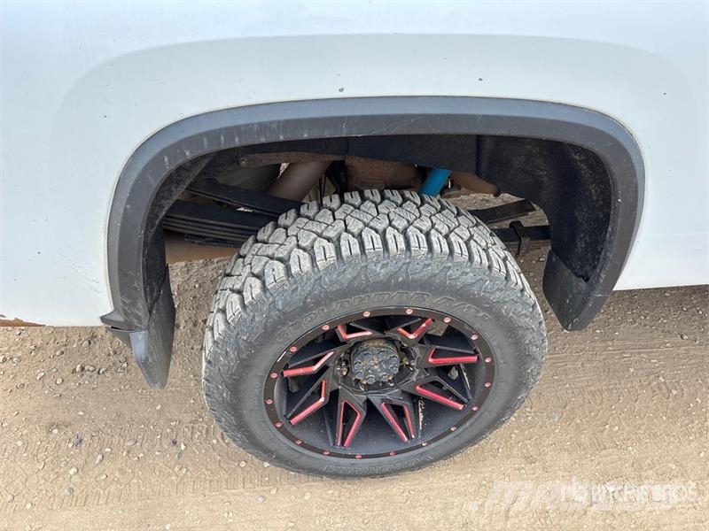 Chevrolet Silverado 3500HD LT 4x4 Crew Cab Pickup Прочие фургоны