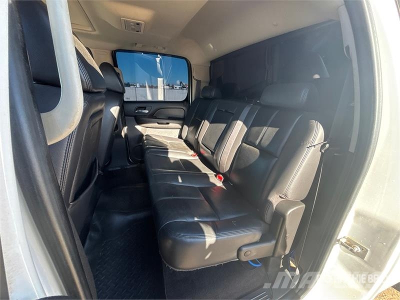 Chevrolet Silverado 3500HD 4x4 Crew Cab Pickup Andere Transporter