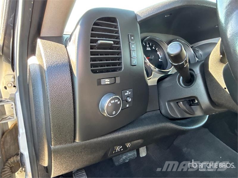 Chevrolet Silverado 3500HD 4x4 Crew Cab Pickup Ostalo