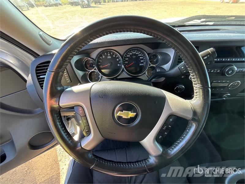 Chevrolet Silverado 3500HD 4x4 Crew Cab Pickup Ostalo