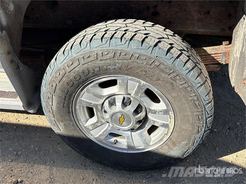 Chevrolet Silverado 3500HD 4x4 Crew Cab Pickup Ostalo