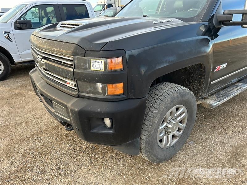 Chevrolet Silverado 3500HD Z71 4x4 Crew Cab Pickup أخرى