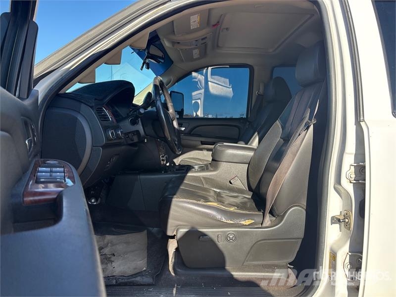 Chevrolet Silverado 3500HD 4x4 Crew Cab Pickup Andere Transporter