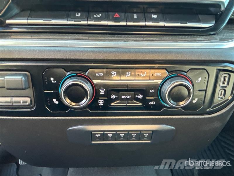 Chevrolet Silverado 3500HD 4x4 Crew Cab Pickup Övriga bilar