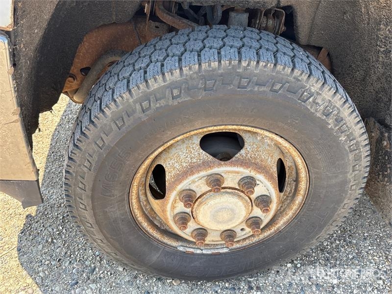 Chevrolet Silverado 3500HD شاحنات مسطحة/مفصلية الجوانب