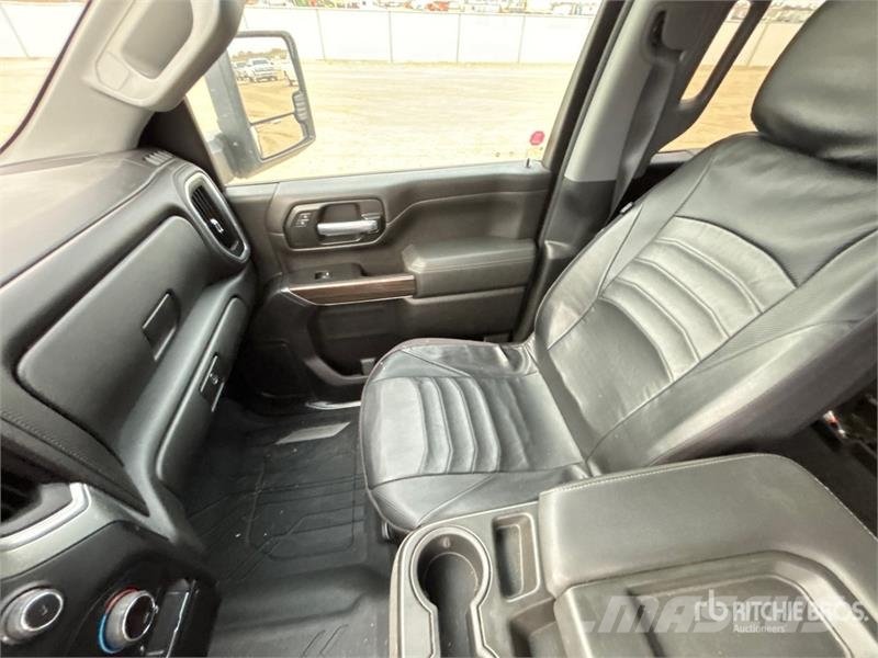 Chevrolet Silverado 3500HD LT 4x4 Crew Cab Pickup Прочие фургоны