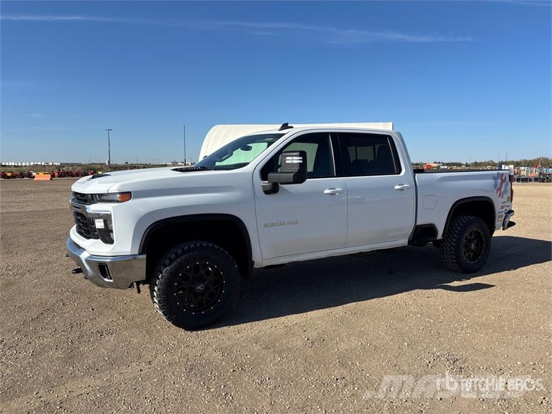 Chevrolet Silverado 3500HD 4x4 Crew Cab Pickup Övriga bilar