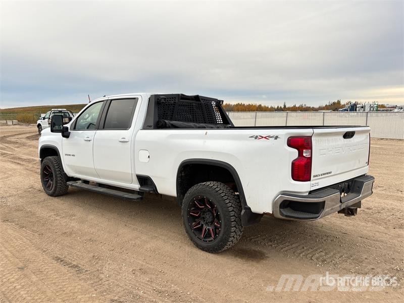 Chevrolet Silverado 3500HD LT 4x4 Crew Cab Pickup Прочие фургоны