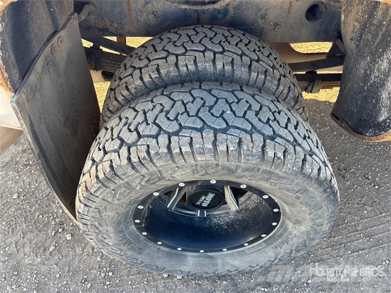 Chevrolet Silverado 3500HD 4x4 Crew Cab Pickup Andere Transporter